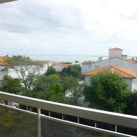 Plage Du Chay Apartment *